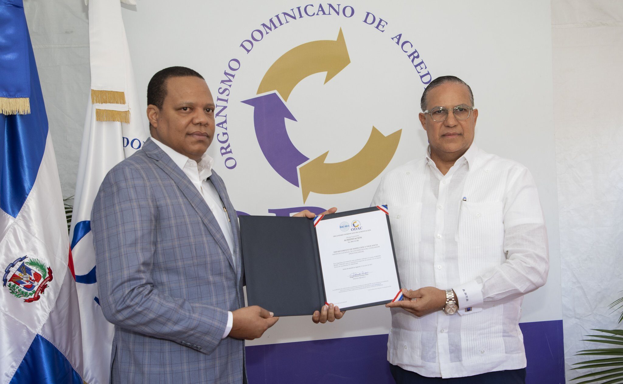 Pro Consumidor recibe certificación de reacreditación en etiquetado de alimentos envasados