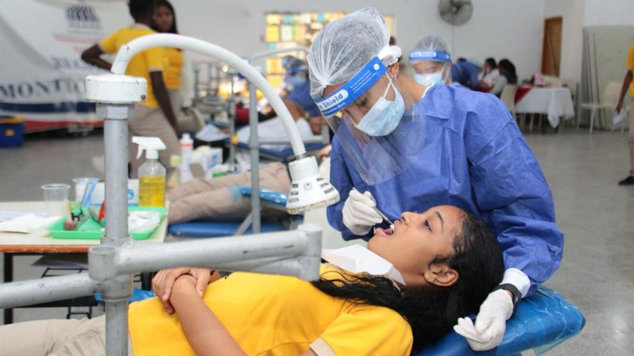 Más de 1.8 millones de estudiantes recibieron atenciones de salud escolar del Inabie durante 2023