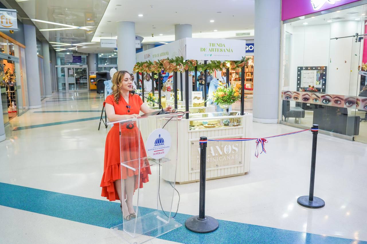 Gloria Reyes lleva a la FITUR marca artesanal de Supérate Manos Dominicanas