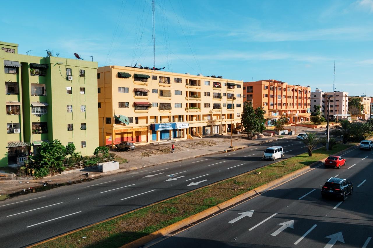 Entradas de la ciudad se llenan de color: la Alcaldía del DN embellece edificios de las avenidas México y Quinto Centenario