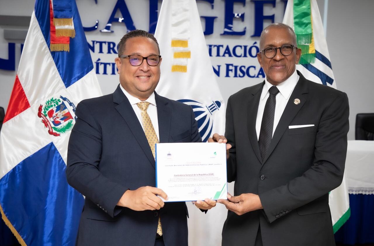 INAP reconoce a Contraloría por máxima puntuación en Plan de Capacitación
