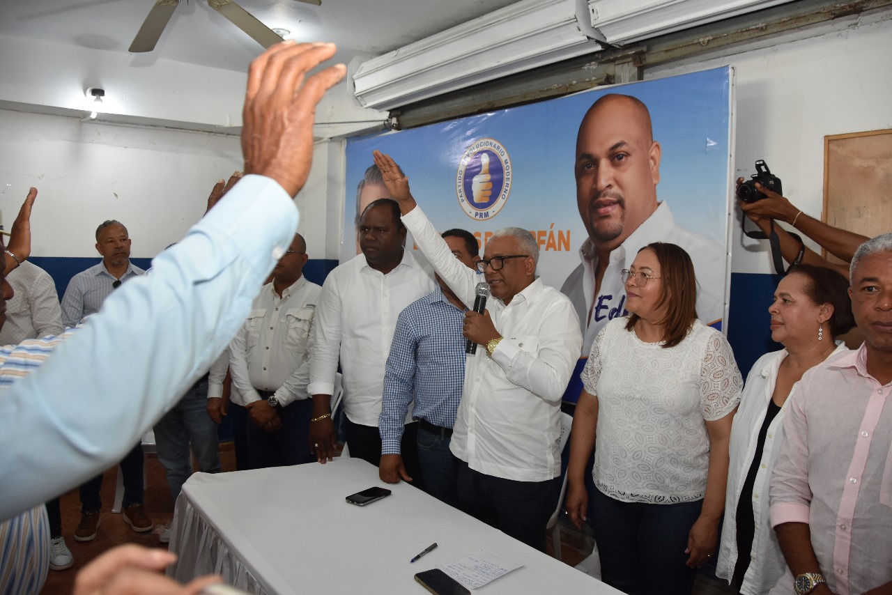 Juan Rosa juramenta nuevo movimiento en apoyo a Abinader en Las Matas de Farfán