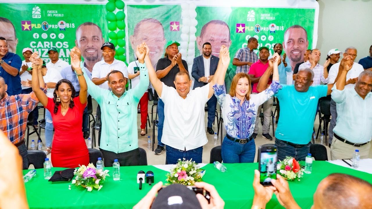 Alcalde Carlos Guzmán presenta formalmente 17 candidatos a regidores de la Fuerza del Pueblo en SDN