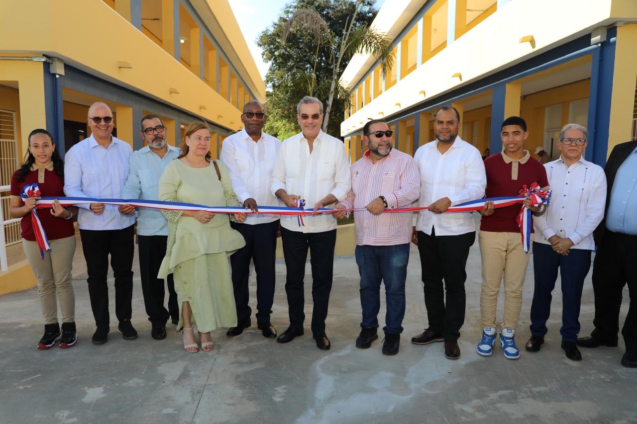Presidente Abinader inaugura Centro UASD-Jarabacoa