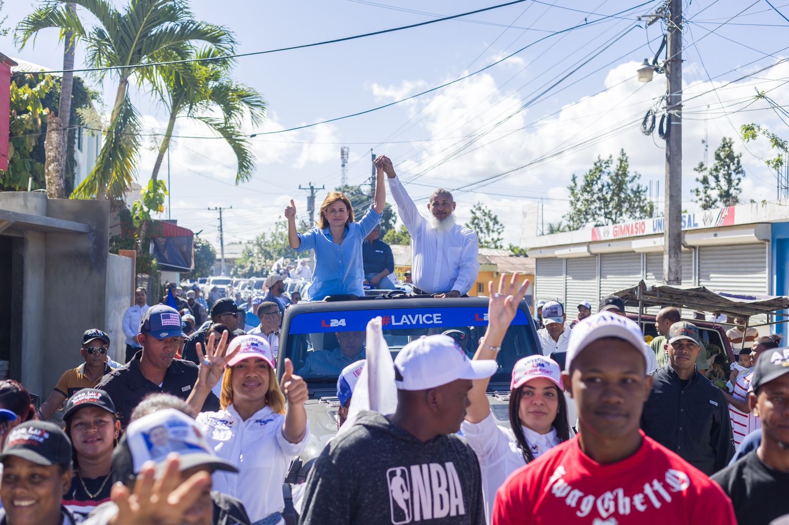 Raquel Peña recorre con candidatos municipales del PRM la provincia Duarte