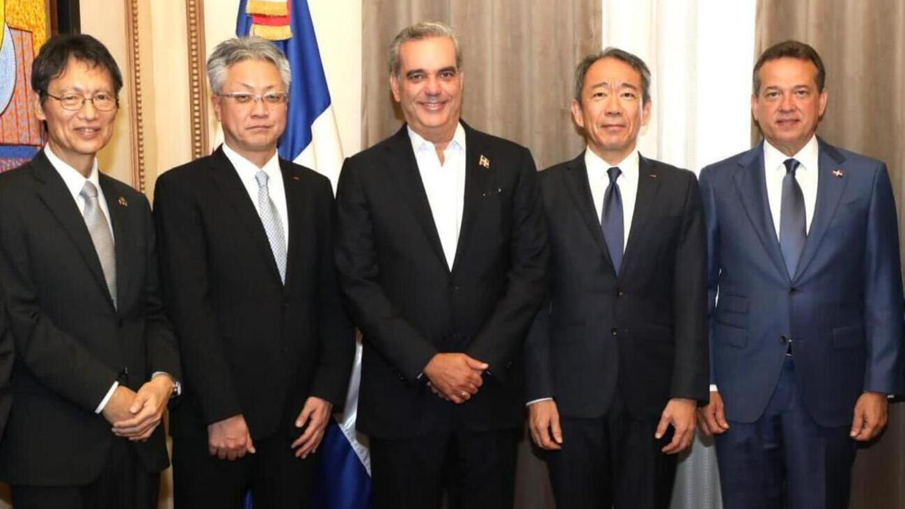 Presidente Abinader recibe delegación de empresa japonesa Yazaki; invertirá 90 millones de dólares en planta automotriz local