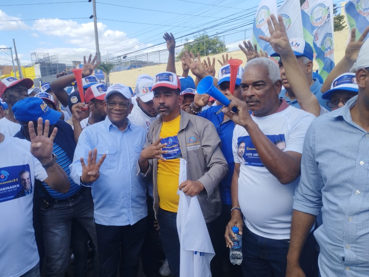 Movimiento Comunicadores 8.0 marcho junto a Venancio Acantara en la caravana del triunfo y apoyan candidatos DN y respaldan masivamente reelección de Luis Abinader