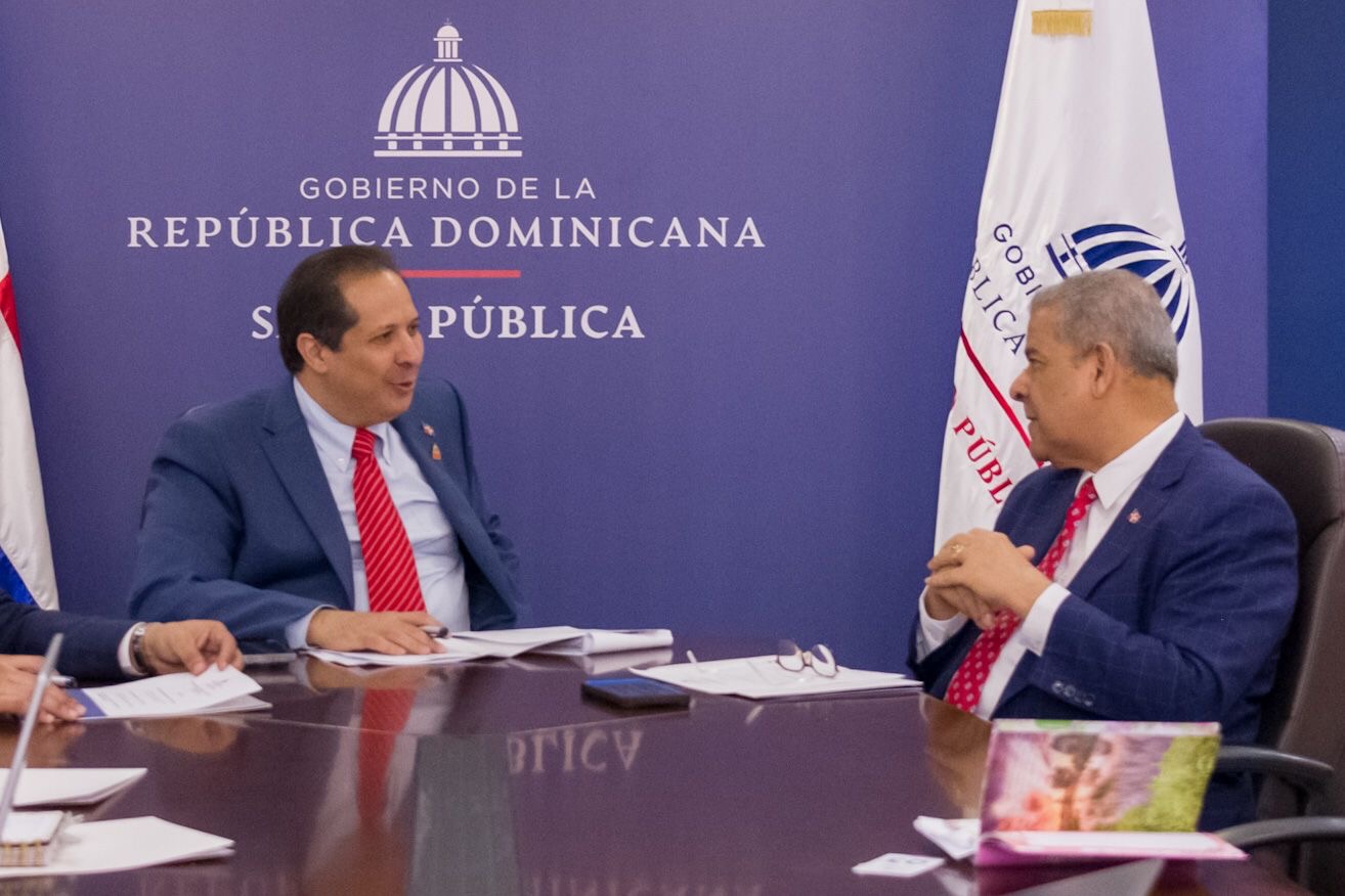 Ministros de Administración Pública y Salud Pública repasan avances ...