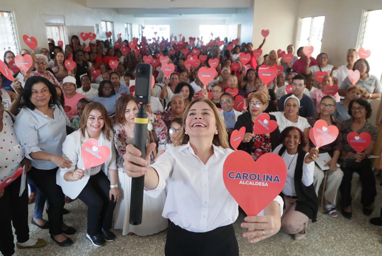 Asociación de Comité de Amas de Casa del Distrito Nacional (ACACDISNA) respaldan a Carolina Mejía por 4 años más