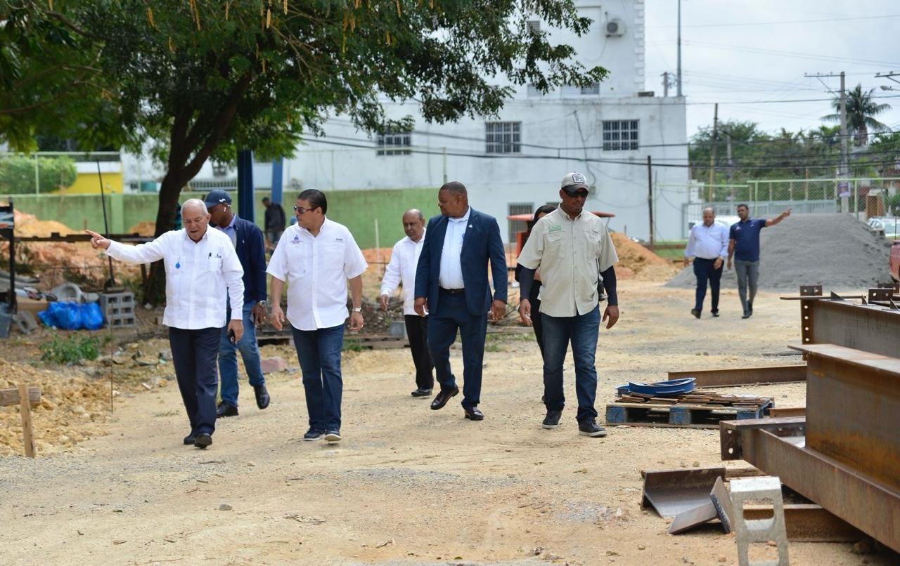 Avanzan trabajos para polideportivo y casa club del ensanche Ozama