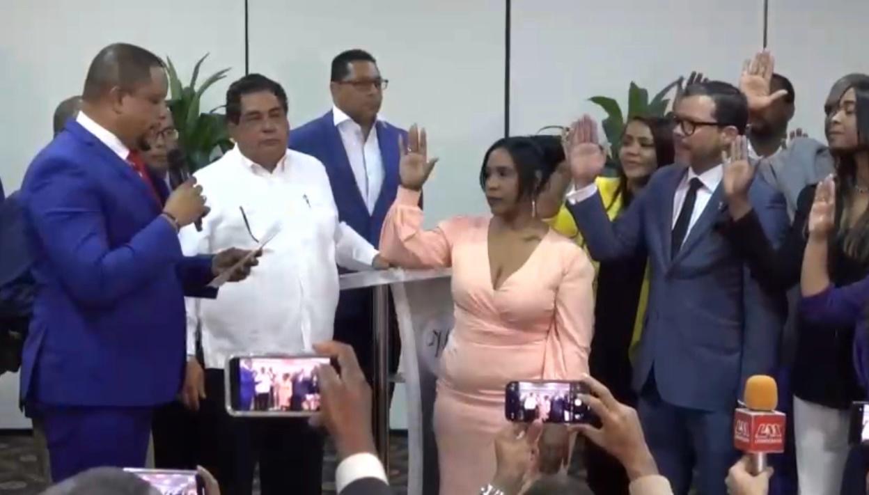 La Comision Nacional Electoral del CARD juramenta presidente electo Yohan López