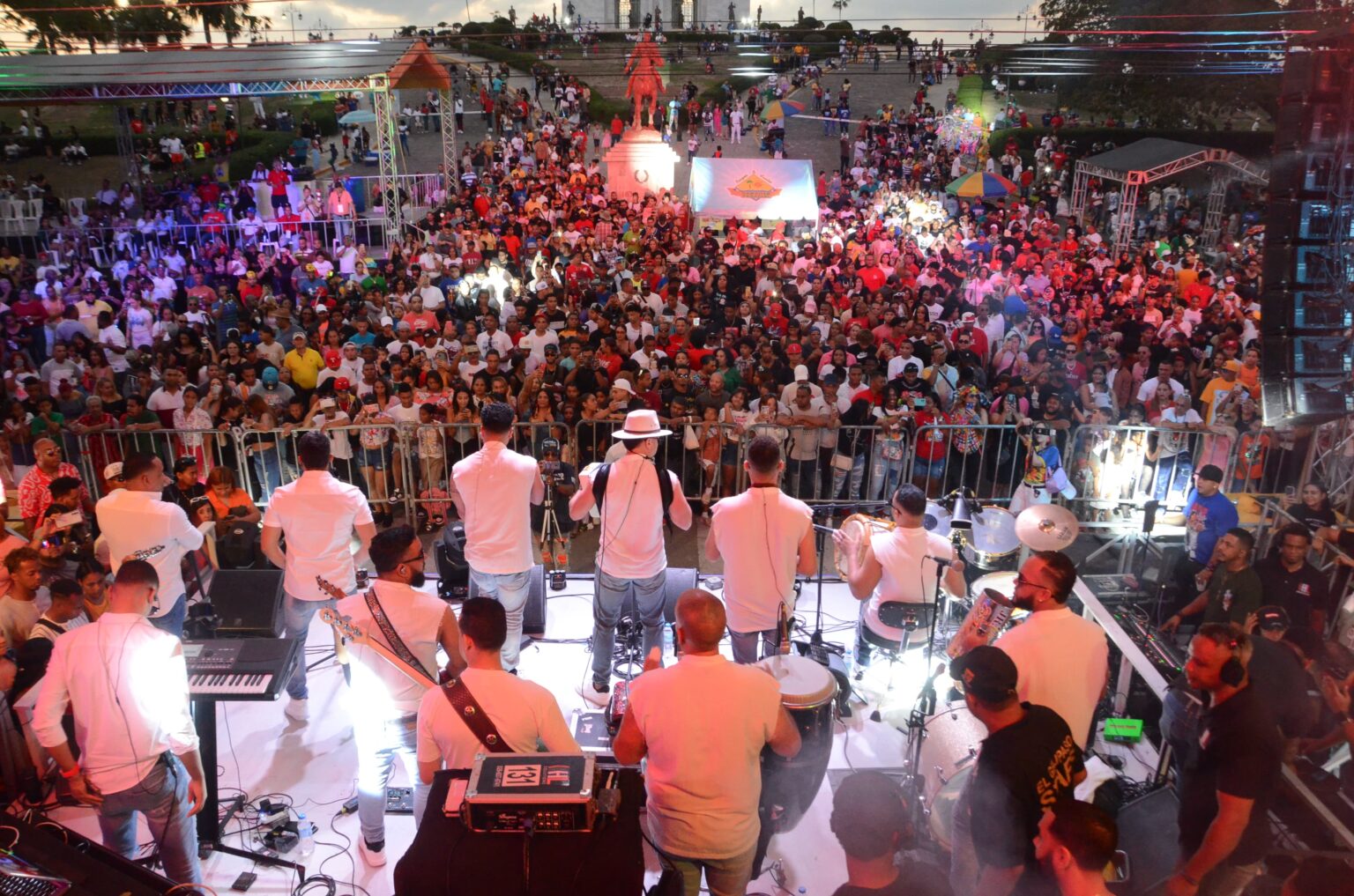 Con apoyo de la alcaldía arranca tradicional Carnaval de Santiago 2024