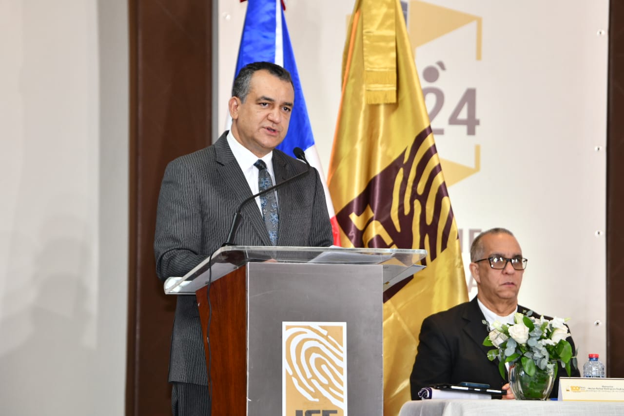 Presidente de la JCE advierte sobre noticias falsas y asegura transparencia en proceso electoral