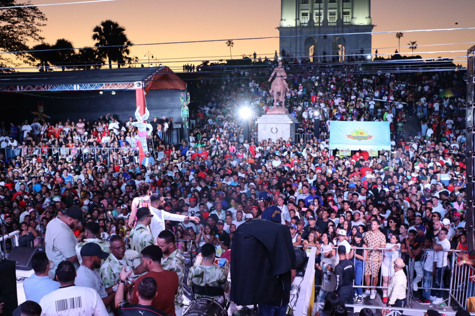 Desbordante alegría en segundo domingo Carnaval de Santiago 2024