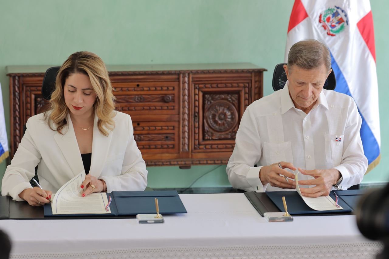 MIREX y Supérate acuerdan colaboración para asistir a dominicanos víctimas de trata de personas en el extranjero