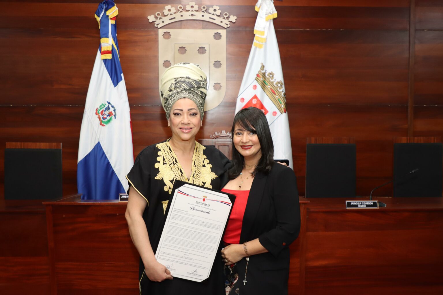 Alcaldía Santiago reconoce trayectoria artística de Diomary La Mala