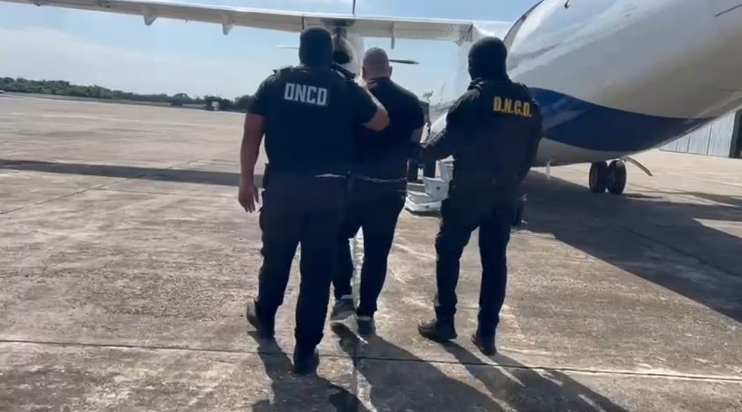 (Video) Extraditan a Estados Unidos dominicano acusado de tráfico internacional de drogas