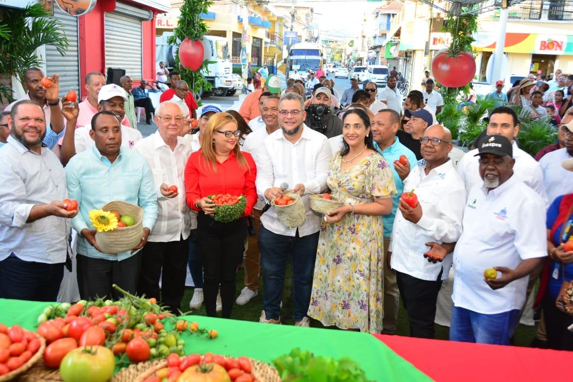 Con respaldo del FEDA inauguran Segundo Festival del Tomate 2024 en Azua