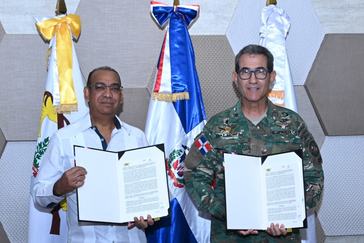 MIDE y MOPC firman convenio que reconoce especialidad del servicio militar en la asistencia vial