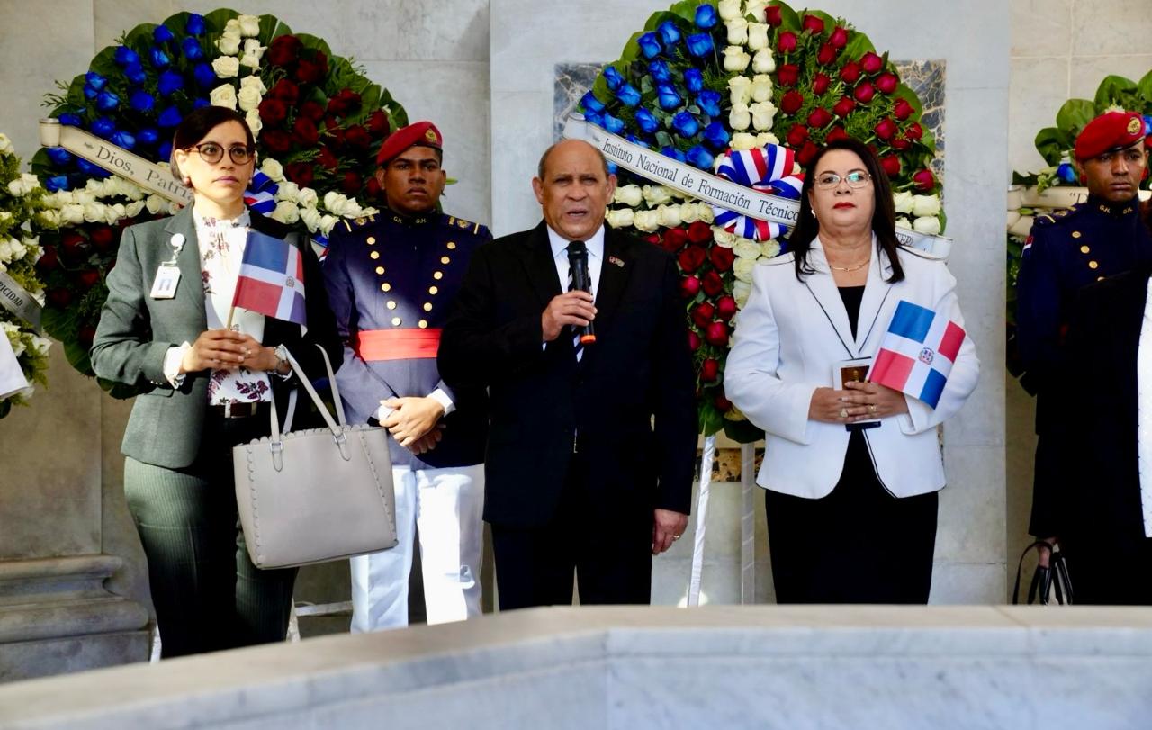 INFOTEP honra memoria de los padres de la patria