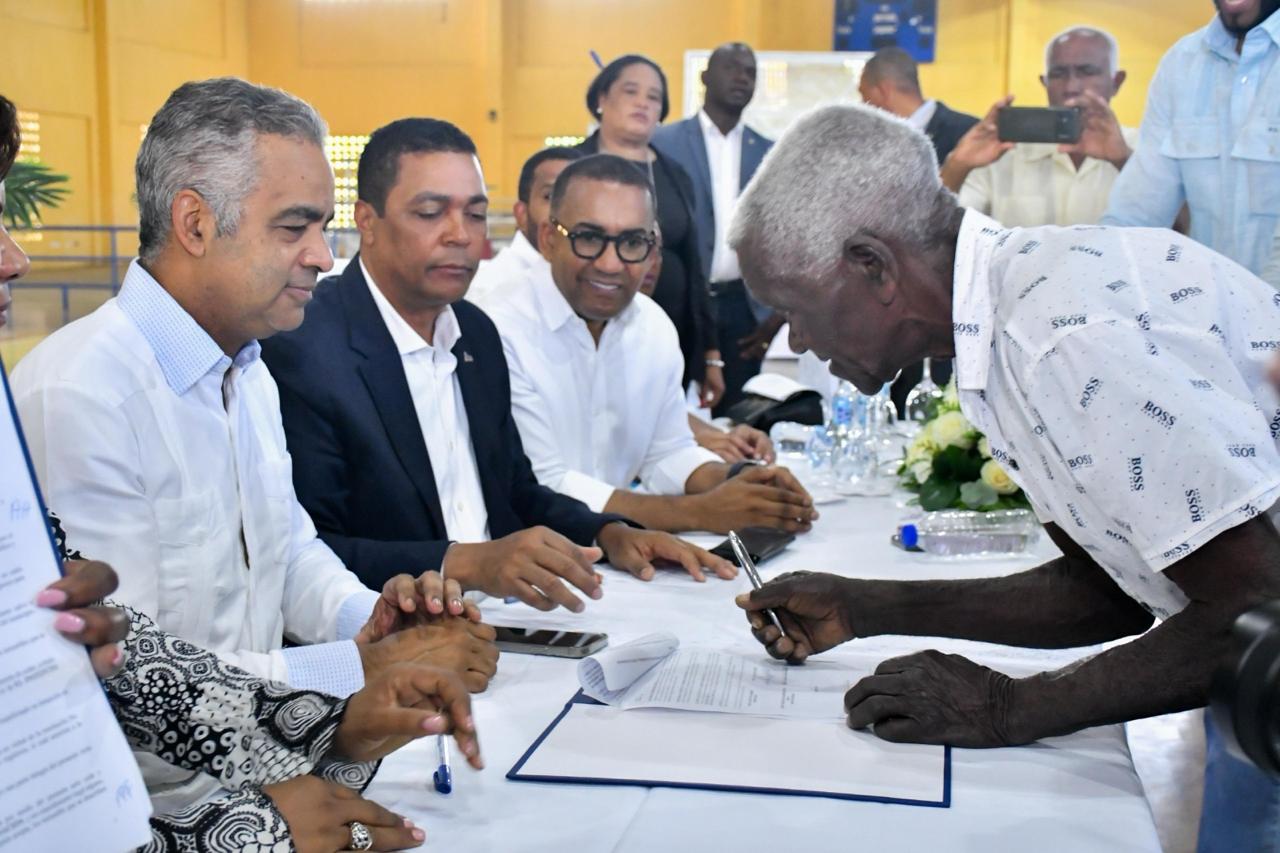 Beneficiarán a más de 2,000 familias con títulos de propiedad en Monte Plata
