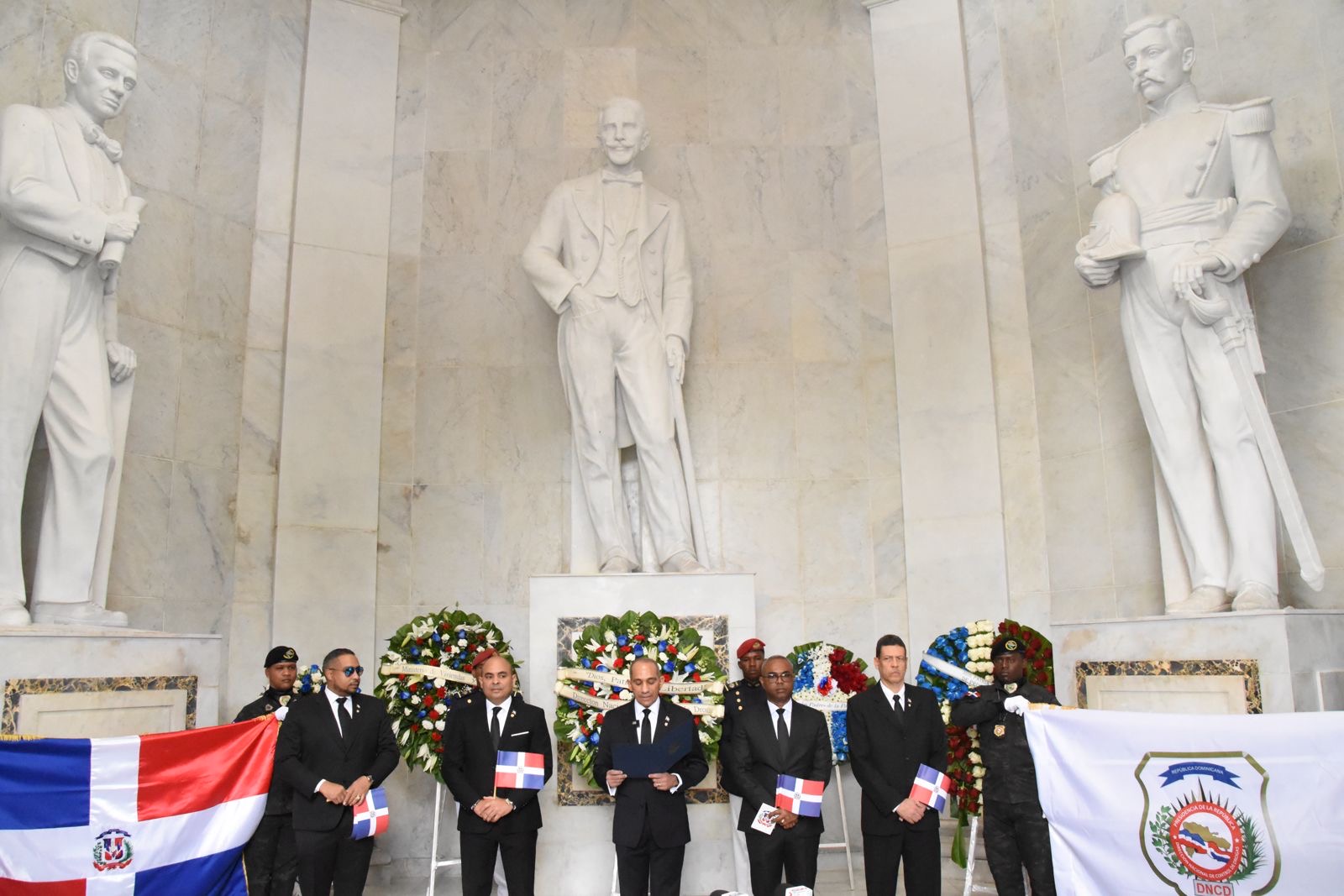 DNCD rinde homenaje a los padres de la patria por el 180 aniversario de la Independencia