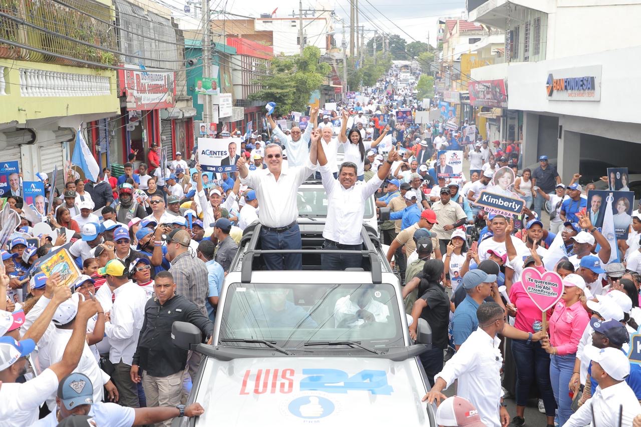 Abinader encabeza caravana en Los Alcarrizos en apoyo a los candidatos municipales