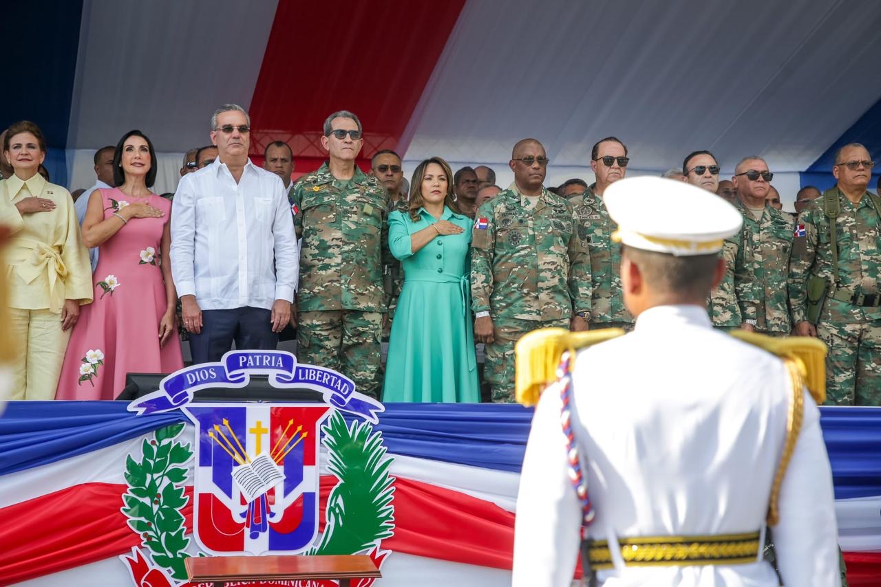 Presidente Abinader encabeza desfile militar por el 180 aniversario de la Independencia Nacional