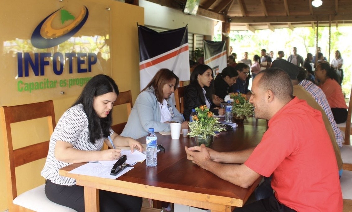 Empresa zona franca oferta 120 de puestos trabajo en Feria de Empleo del INFOTEP en la provincia Hermanas Mirabal