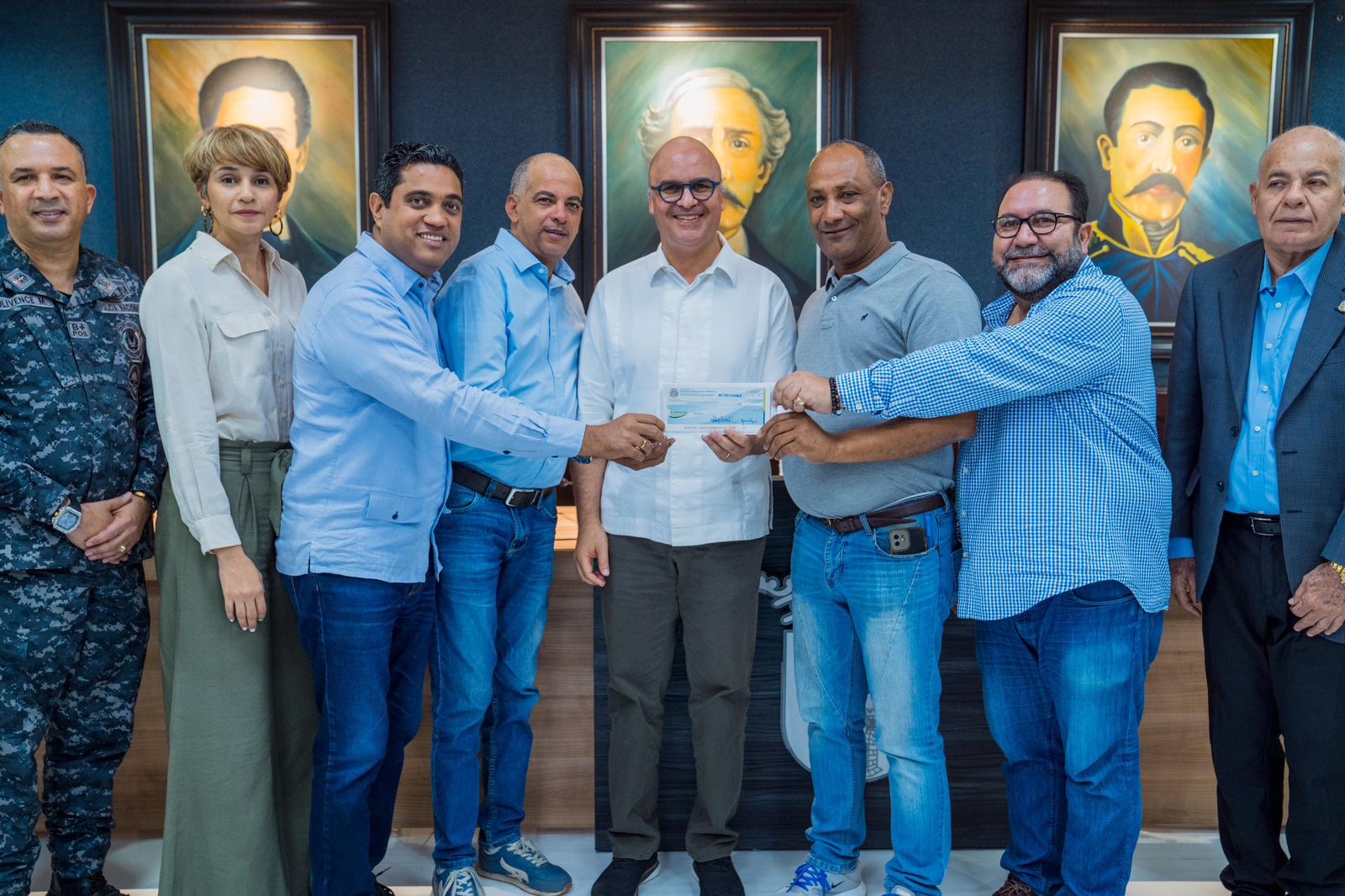 Ministro Igor Rodríguez entrega más de RD$80.5 millones a instituciones en Constanza, Jarabacoa y La Vega