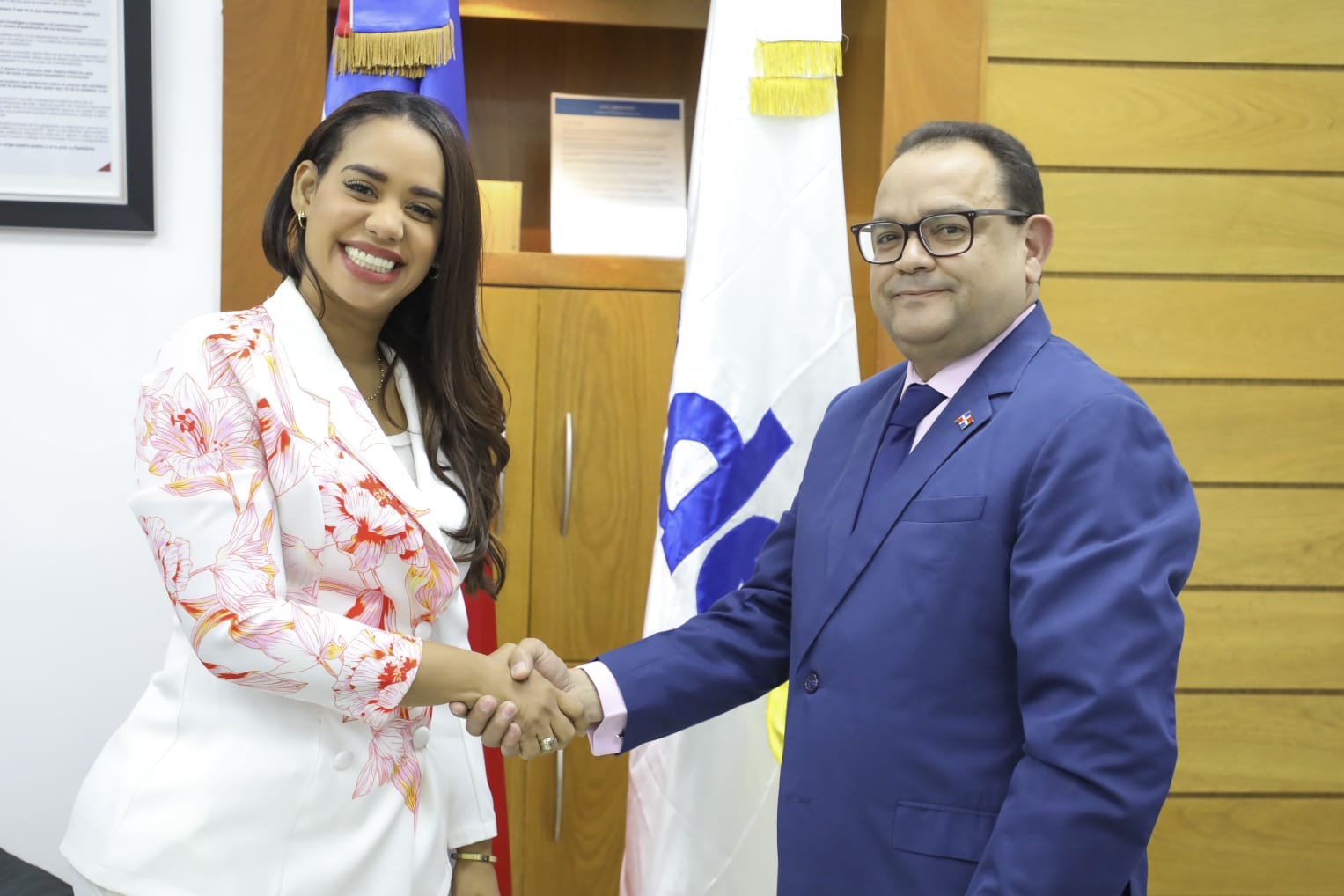 Gerente general de EDEEste recibe visita de alcaldesa electa de Santo Domingo Norte