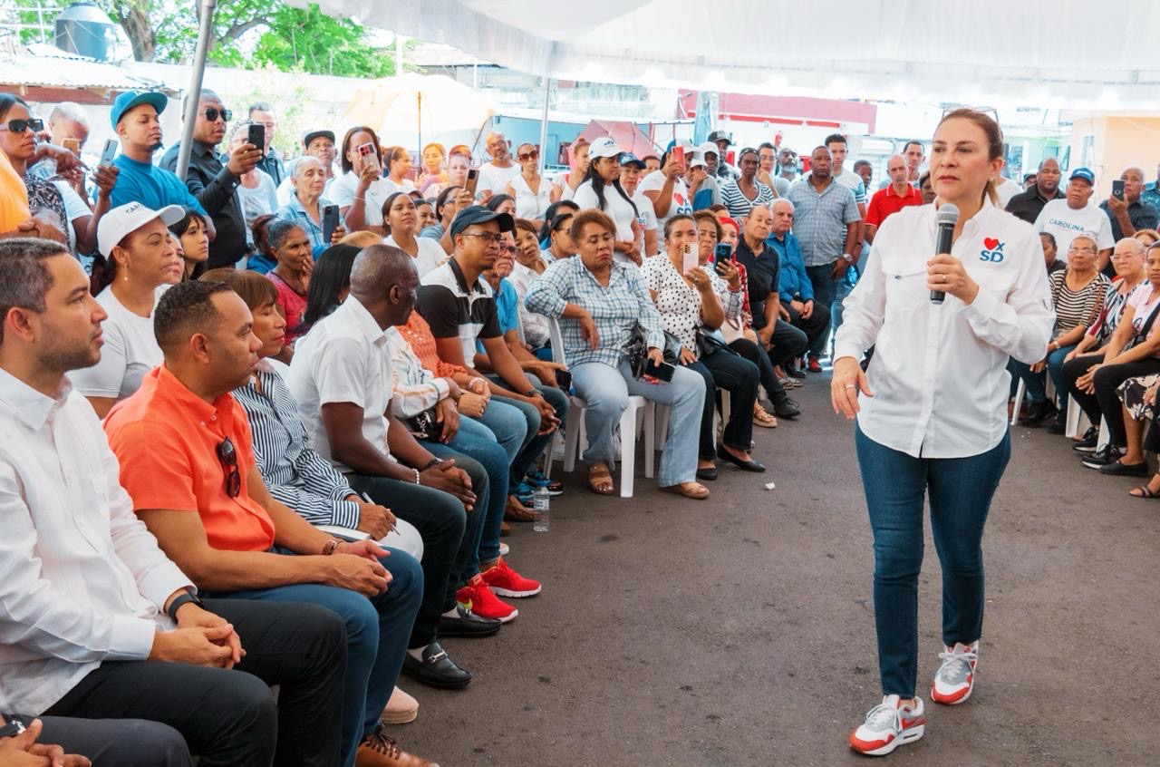 Alcaldesa Carolina Mejía conversa y lleva soluciones a sectores de Los Ríos como parte del programa «La Alcaldía Llega a ti»