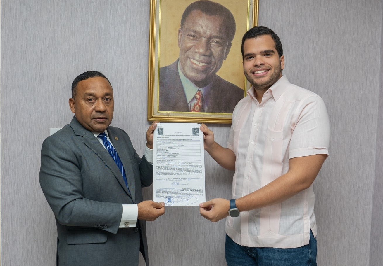 Vicente Sánchez Henríquez formaliza candidatura a diputado por el Distrito Nacional