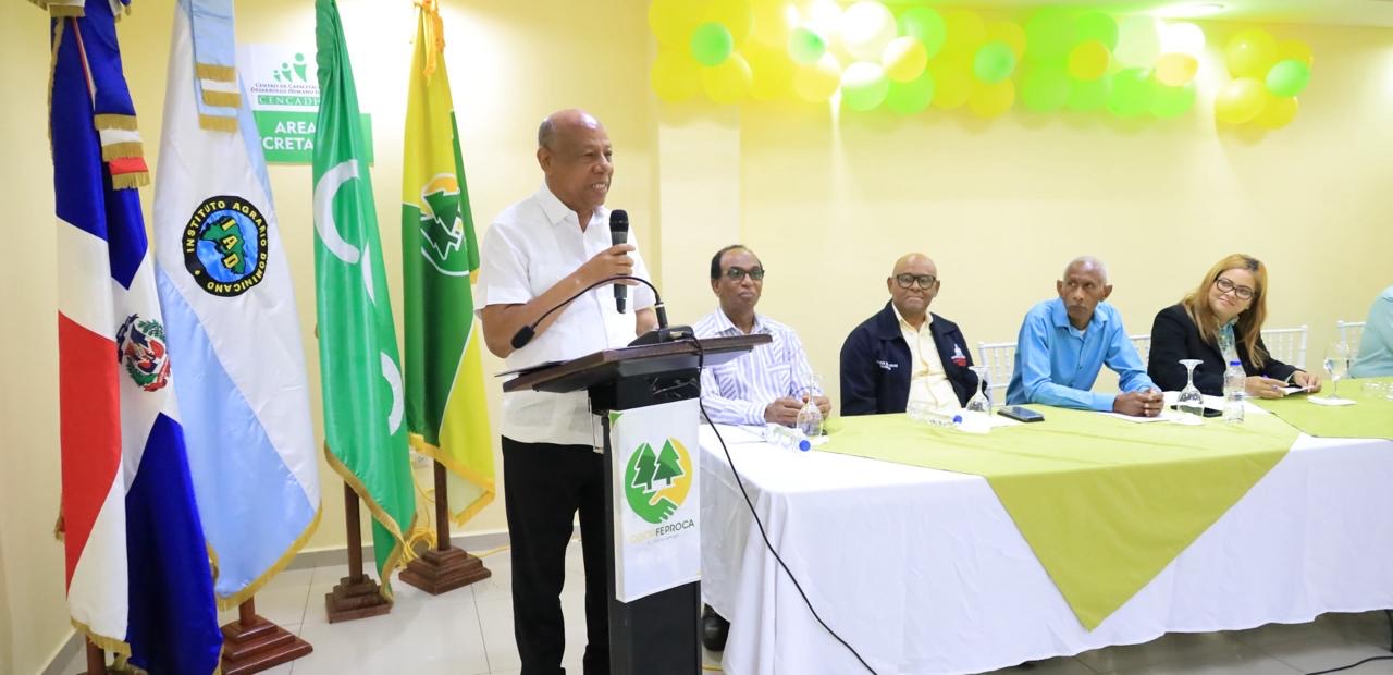 Director IAD sostiene encuentro con FEDELAC y Feproca en Azua