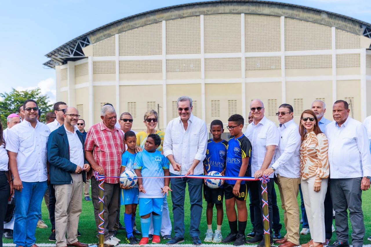 Presidente Abinader entrega remozado Parque Nacional y Arqueológico de La Isabela Histórica, así como el campus de fútbol Leonel Plácido, en Puerto Plata