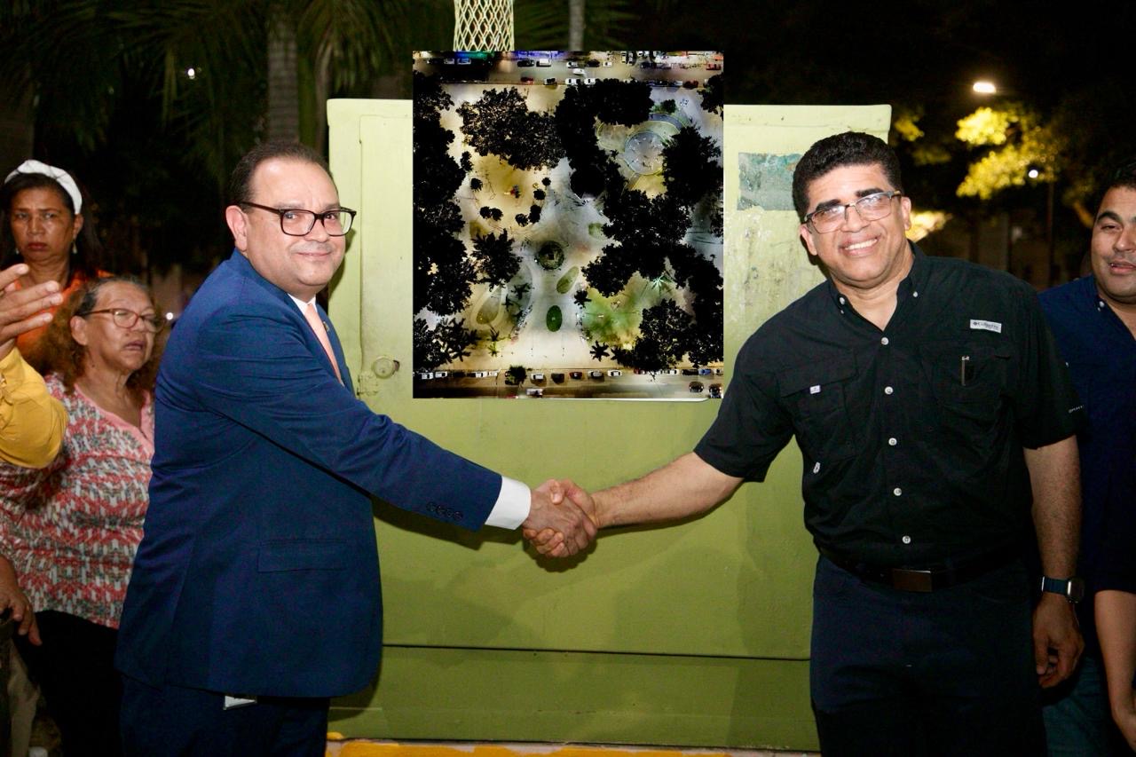 EDEEste inaugura iluminación del parque Invivienda en Santo Domingo Este