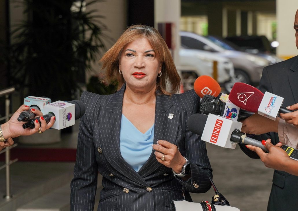 PLD sigue perdiendo legisladores, diputada María Fernández presenta renuncia “irrevocable”