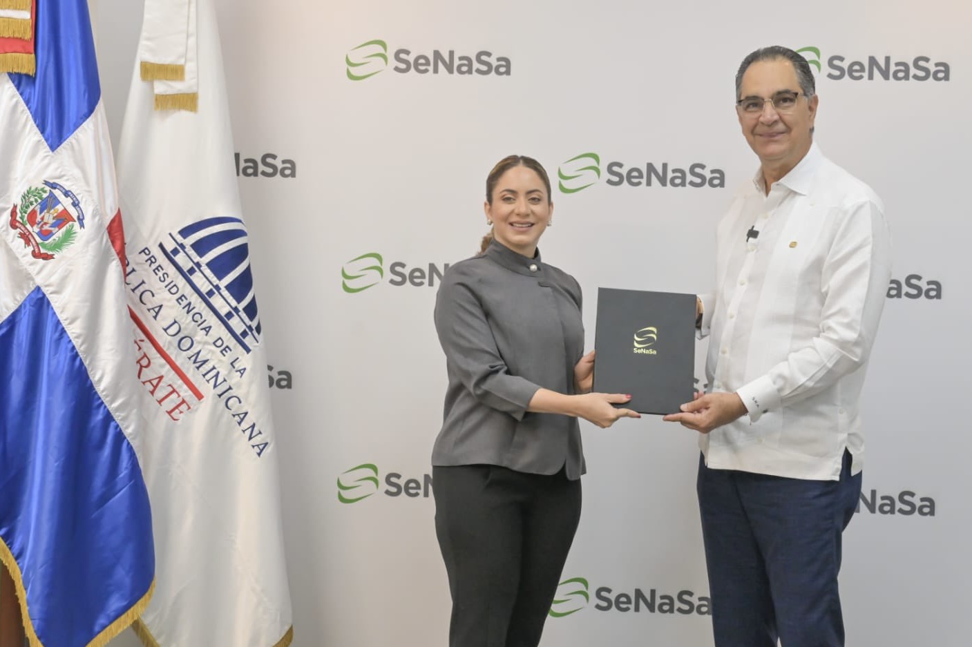 SeNaSa firma acuerdo con Programa Social Supérate para llevar servicios de salud a familias vulnerables