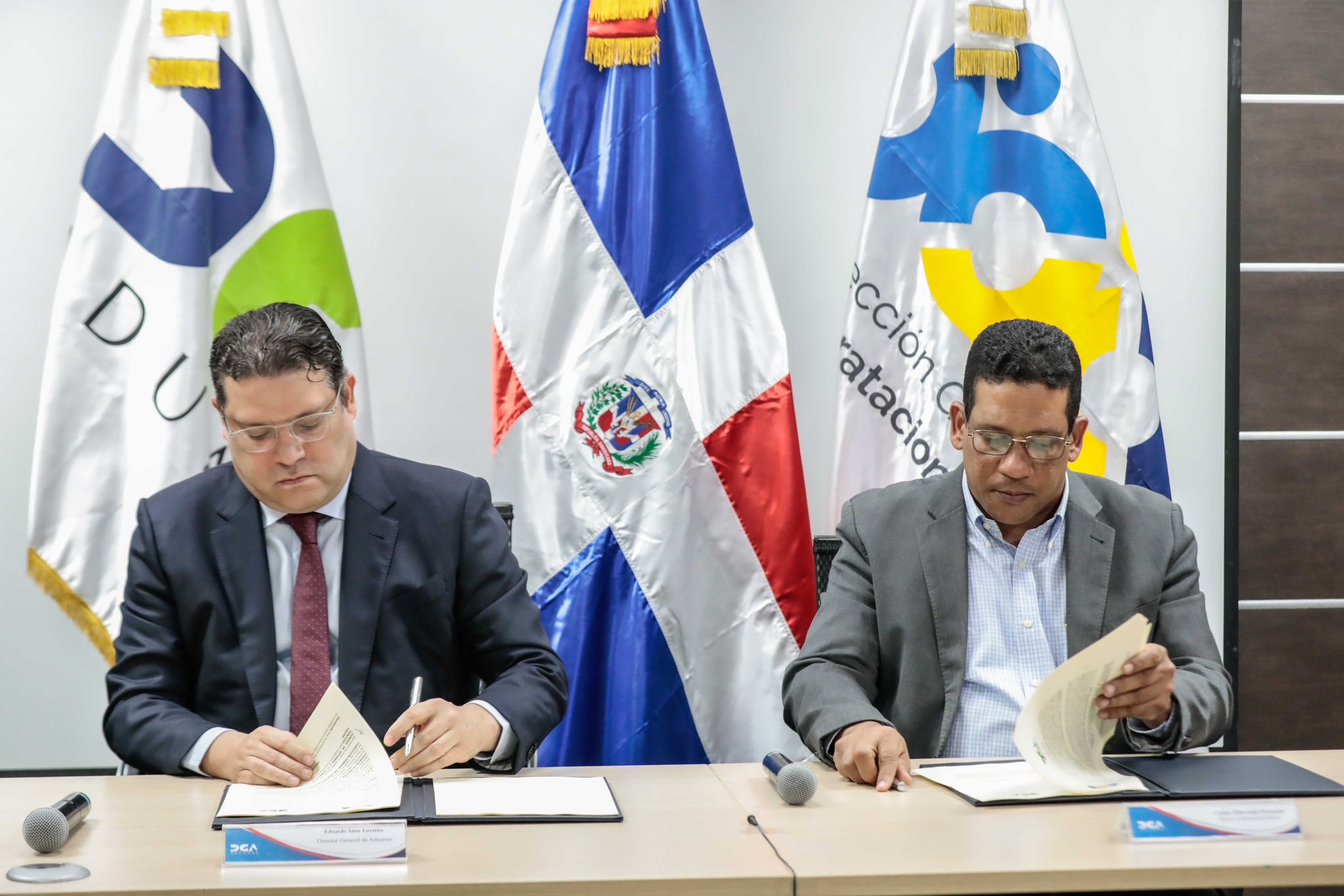 Aduanas firma acuerdo con Compras Públicas para fortalecer transparencia