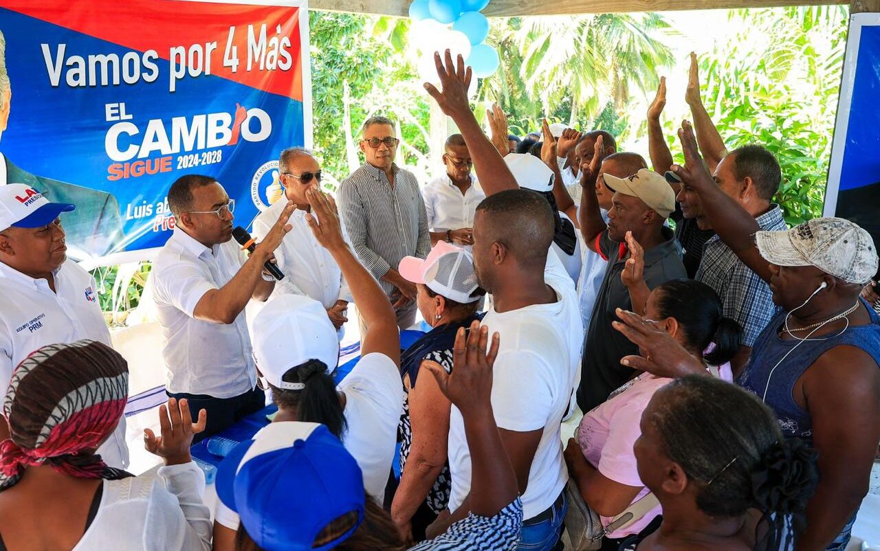Víctor Pichardo juramenta en el PRM ex miembros Fuerza del Pueblo en Samaná