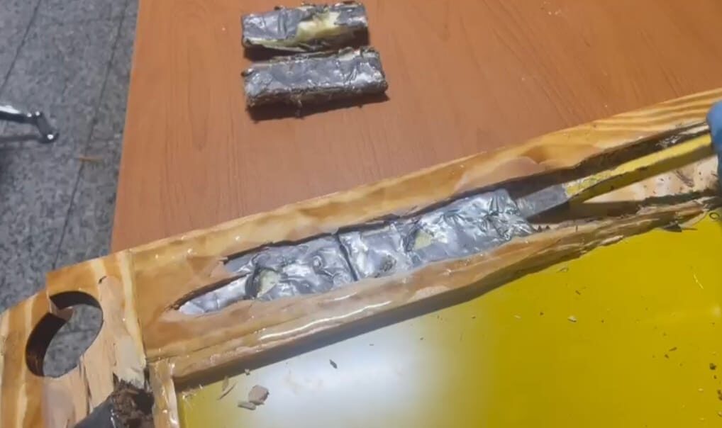 Incautan mesa de dominó enviarían a España con laterales llenos de cocaína