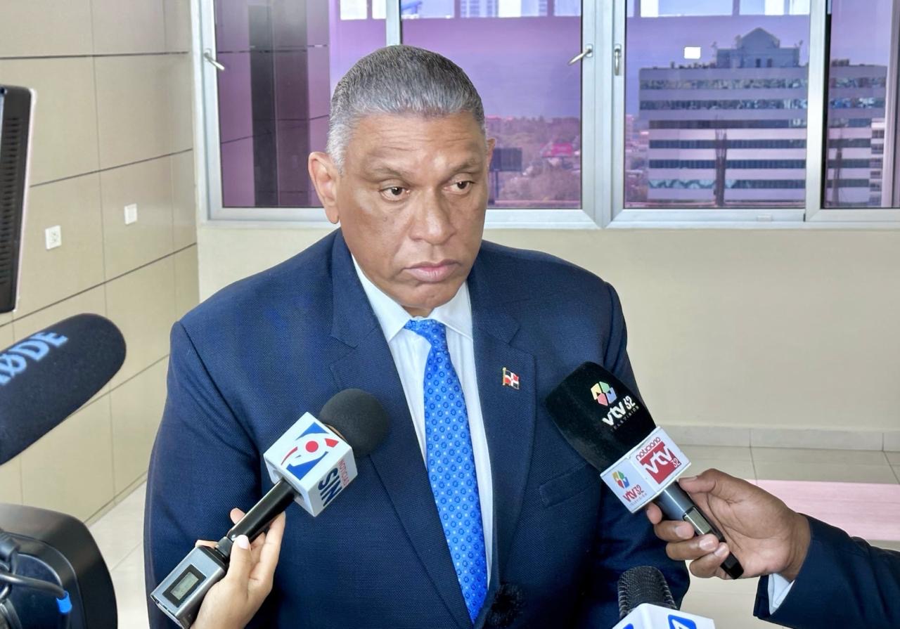 Ministro Interior y Policía asegura gobierno trabaja seguridad carcelaria