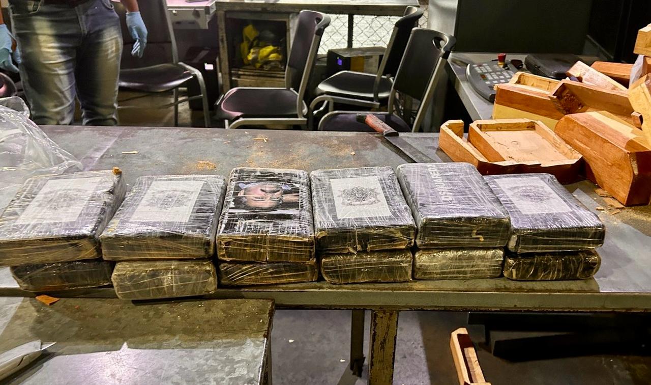 Desarticulan red enviaba drogas a EE. UU en Ceniceros; ocupan 17 paquetes de cocaína