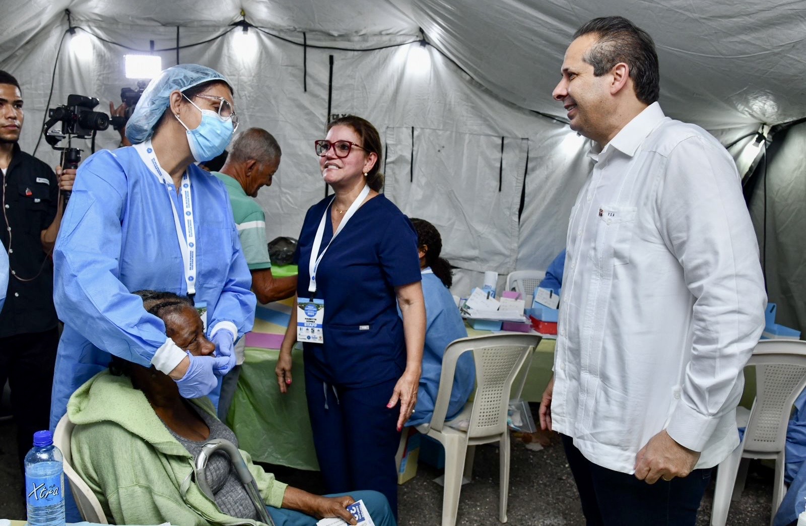 Ministro de Salud visita hospital de Montecristi en apoyo a jornada médica