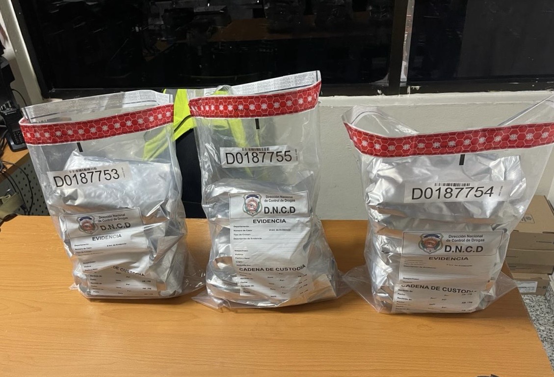 Decomisan en el AILA 16 paquetes de marihuana escondidos en fundas de sopas