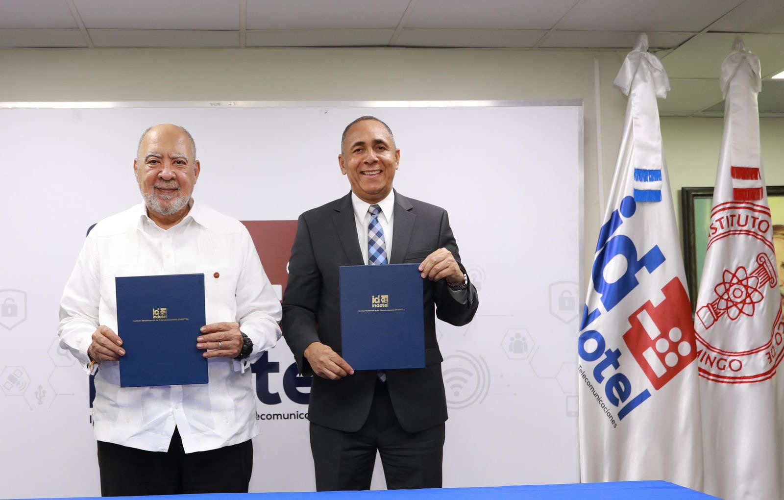 INDOTEL y eI INTEC realizarán estudio sobre la brecha digital y los servicios de telecomunicaciones en el país