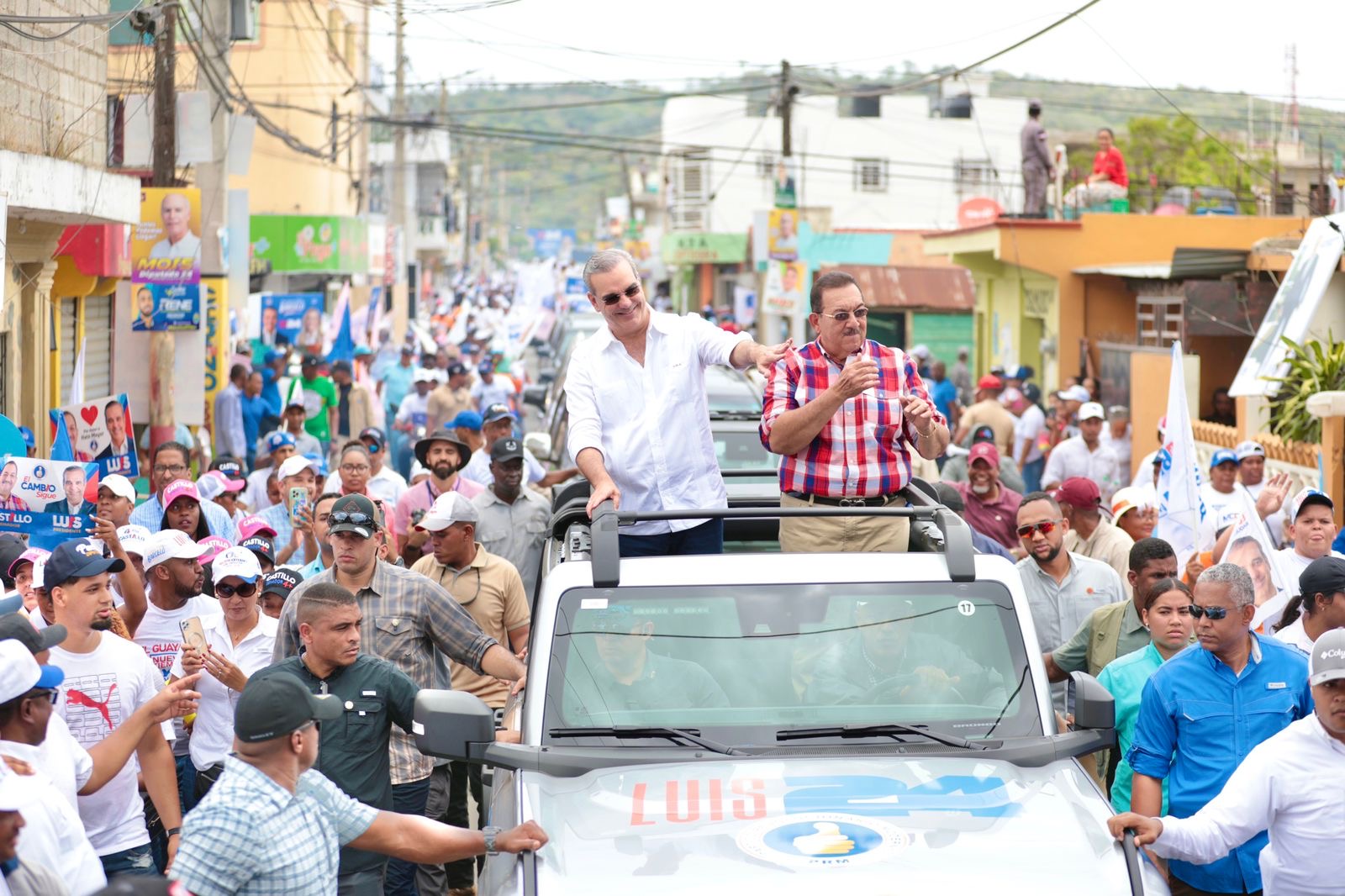 Abinader moviliza miles de perremeistas en Hato Mayor para seguir profundizando el cambio