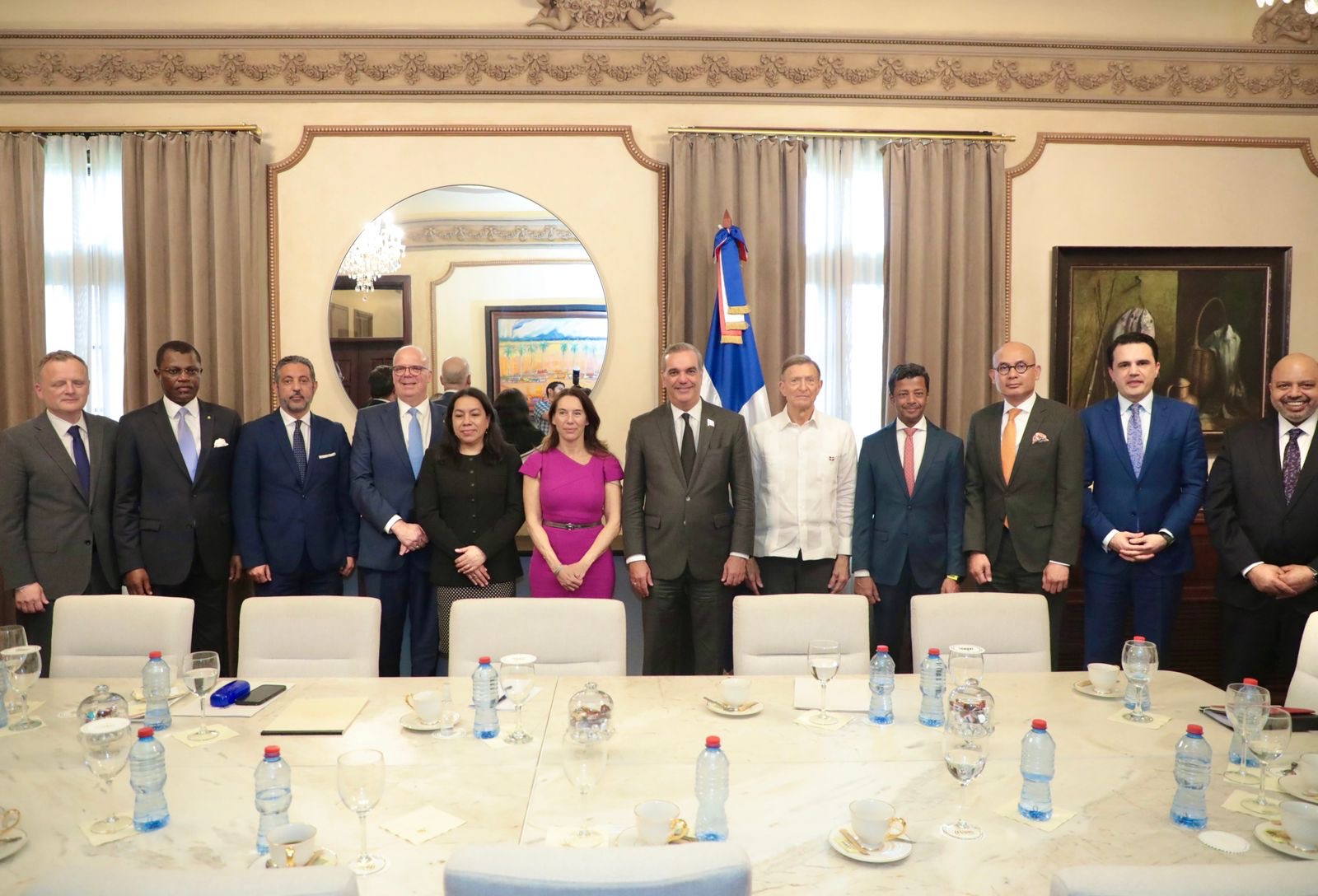 Presidente Abinader recibe visita embajadores de diferentes países acreditados ante la Organización de las Naciones Unidas (ONU)