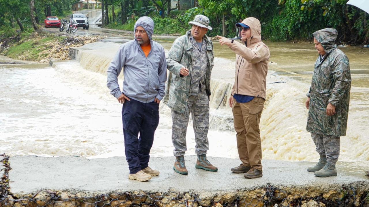 Ministro Igor Rodríguez lleva más ayudas a los afectados por las lluvias en Puerto Plata