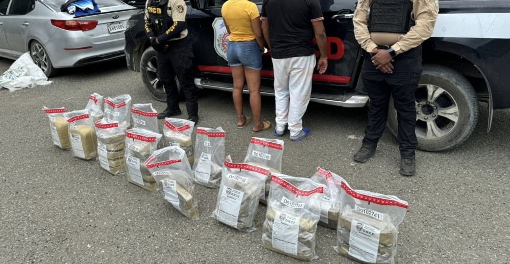 Ocupan 106 libras presumiblemente marihuana en Azua; arrestan dos personas